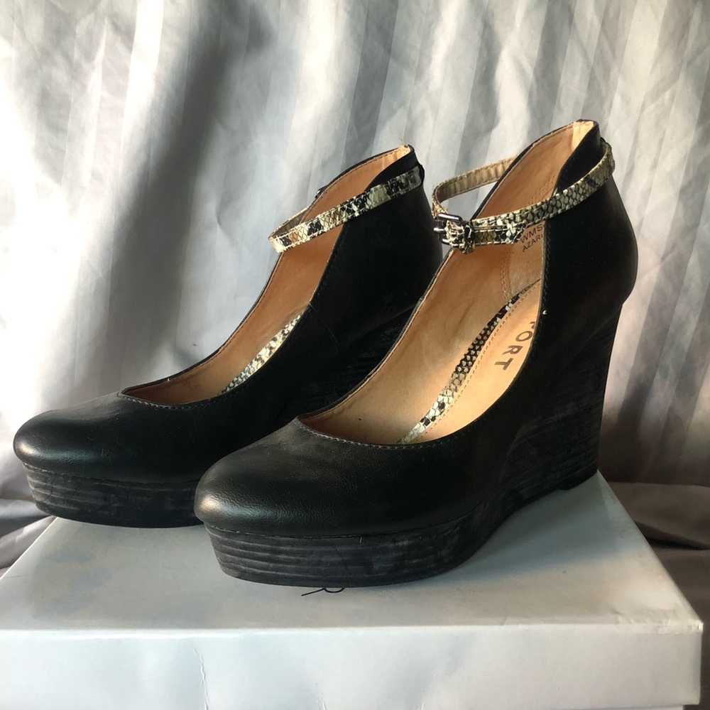 Wedge round toe heels